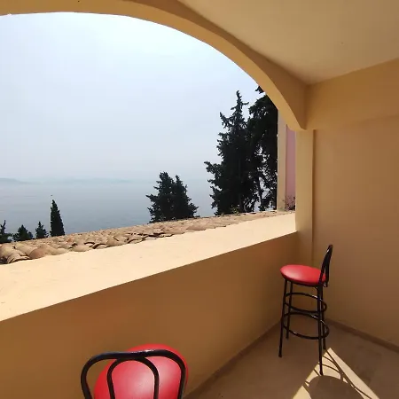 Siora Leni מלון 2*